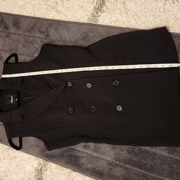 Simply Vera Wang Black Sleeveless Blazer - Picture 7 of 7